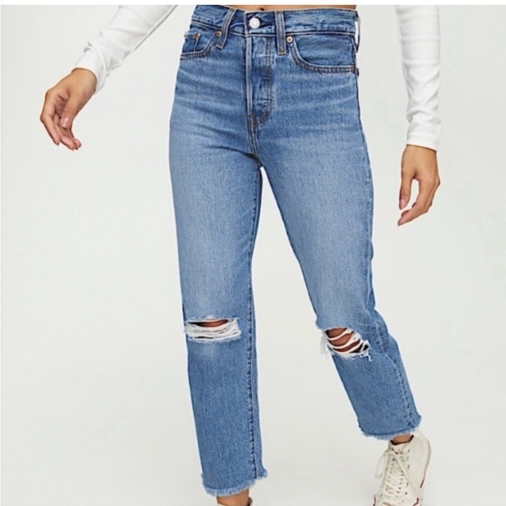 Levis 24x26 Wedgie Straight Jeans premium busted knee distressed high rise 0366